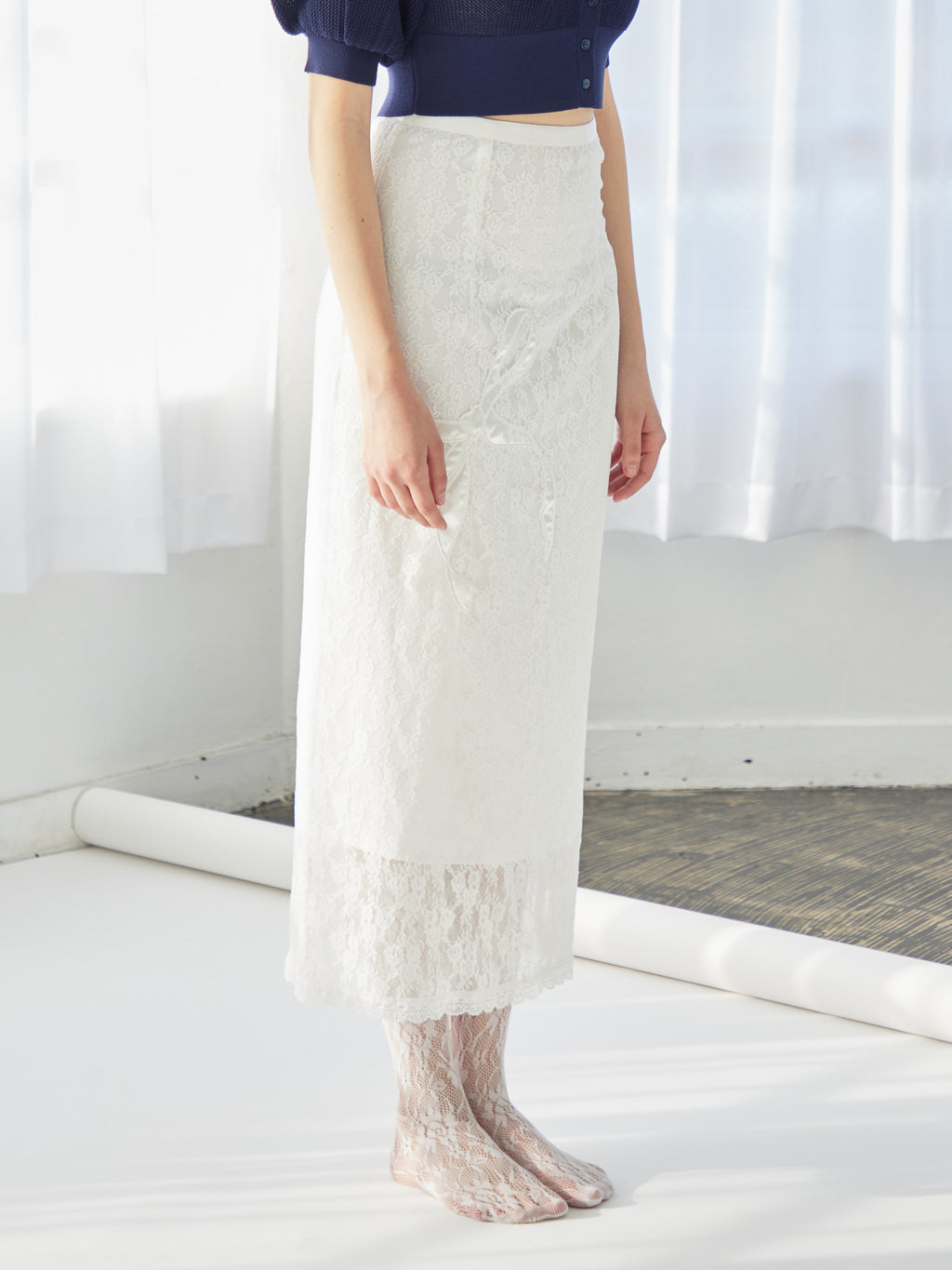 Ribbon embroidered lace tight skirt ホワイト