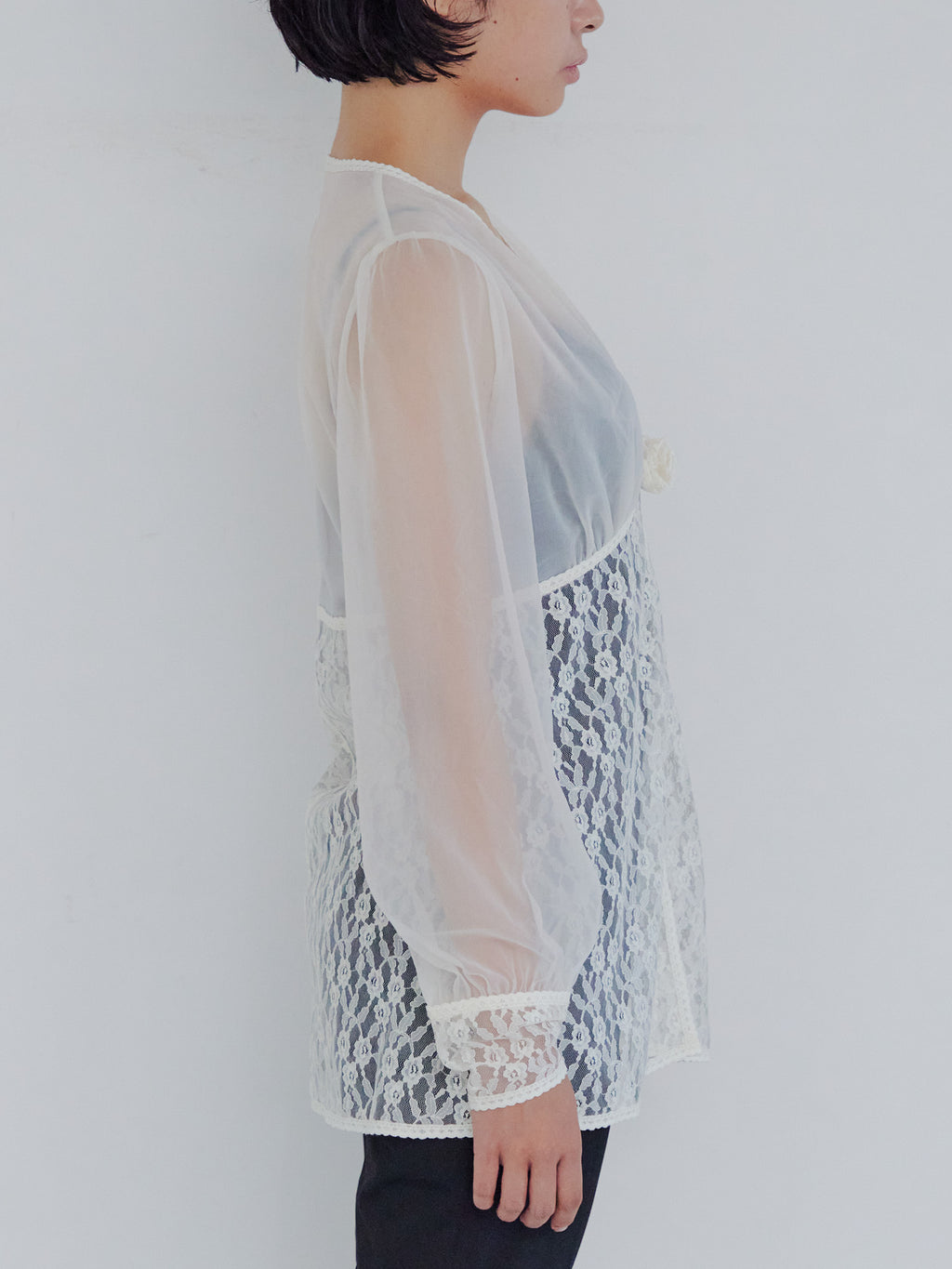 Rose sheer blouse アイボリー size:M model:161cm 富樫かなえ