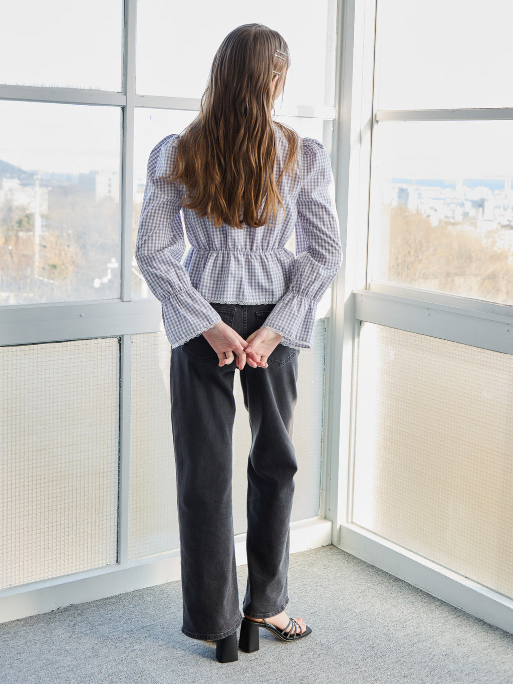 Front ribbon blouse グレー size:M model:171cm ANIUTA
