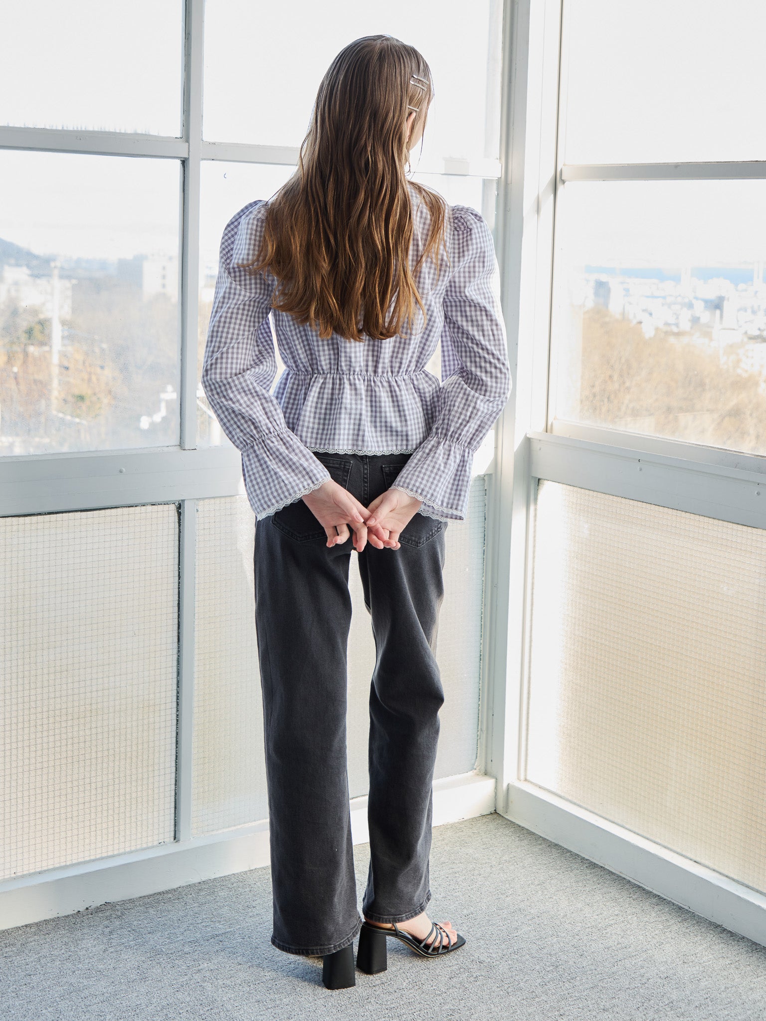 Front ribbon blouse グレー size:M model:171cm ANIUTA
