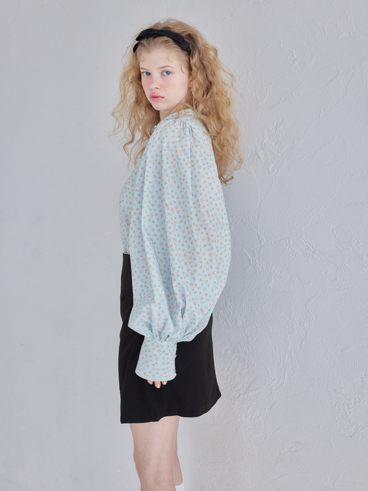 Many ribbon volume sleeve blouse ブルー size:M model:173cm Olesia