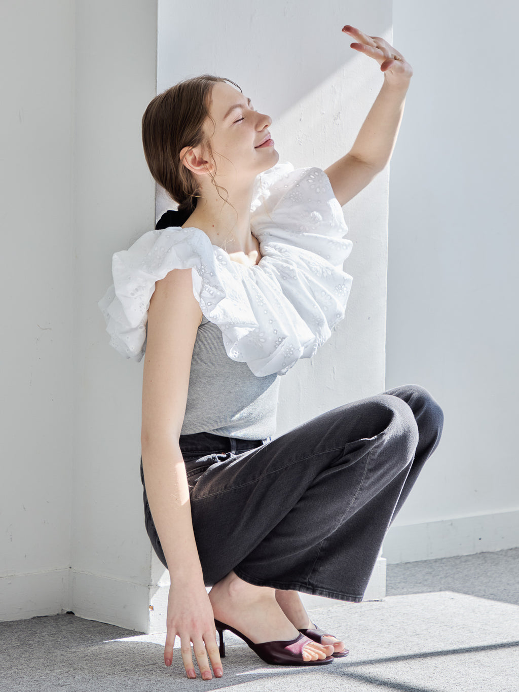 Embroidered balloon collar knit top グレー size:M model:171cm ANIUTA