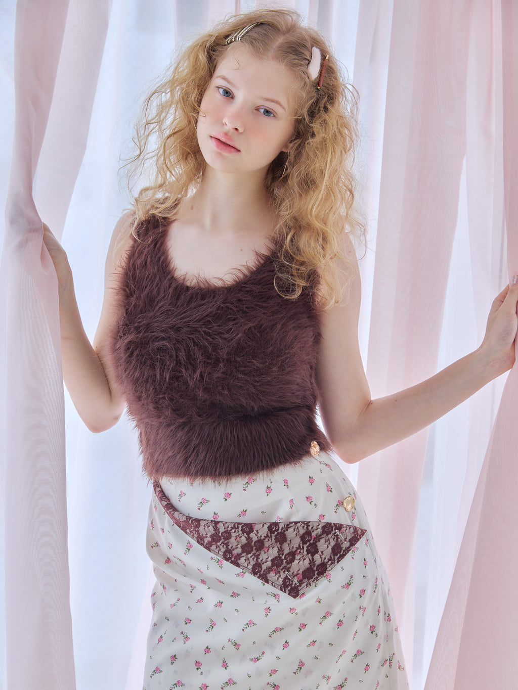 Back open shaggy knit tank top ブラウン size:M model:173cm Olesia