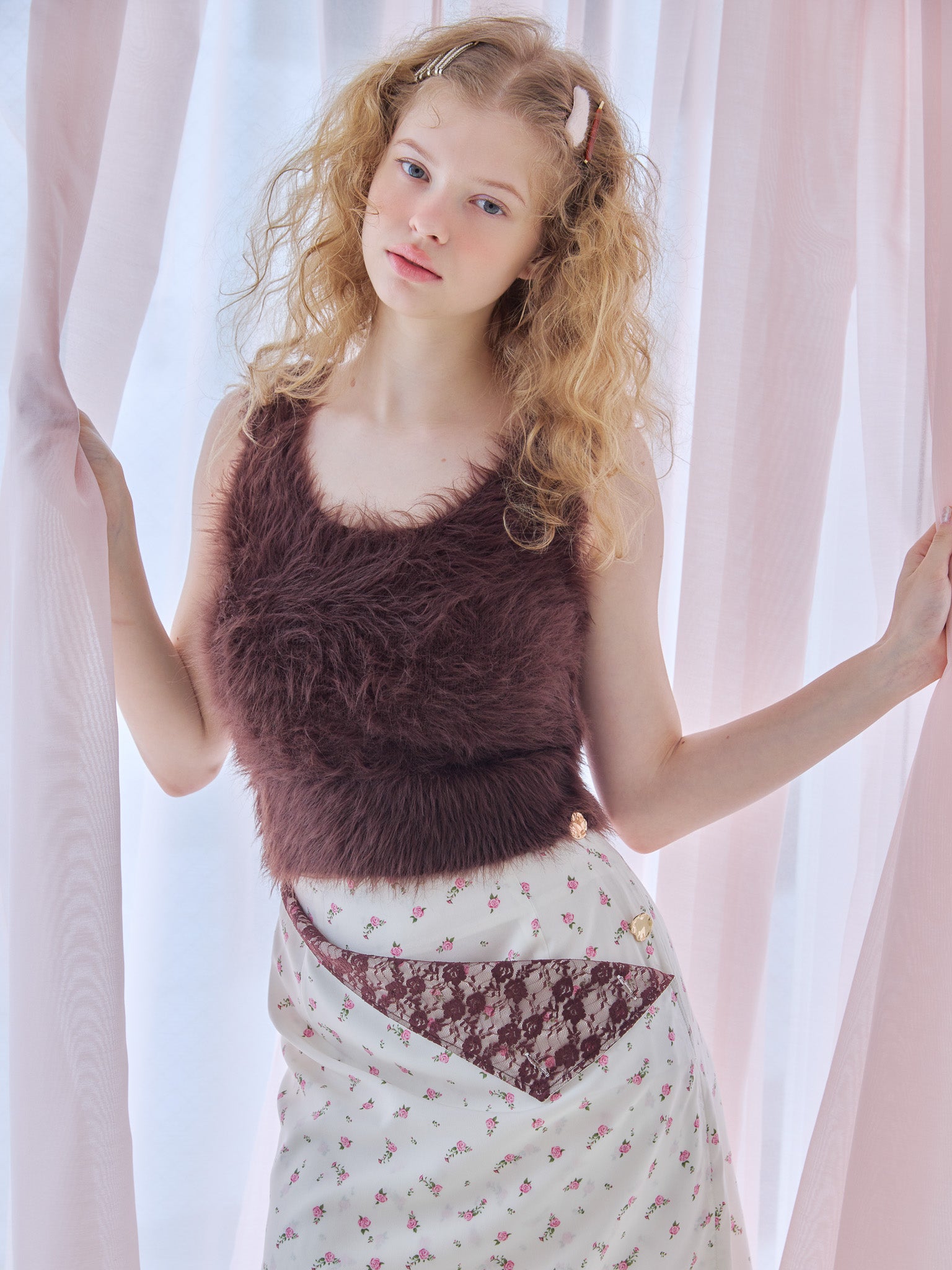 Back open shaggy knit tank top ブラウン size:M model:173cm Olesia