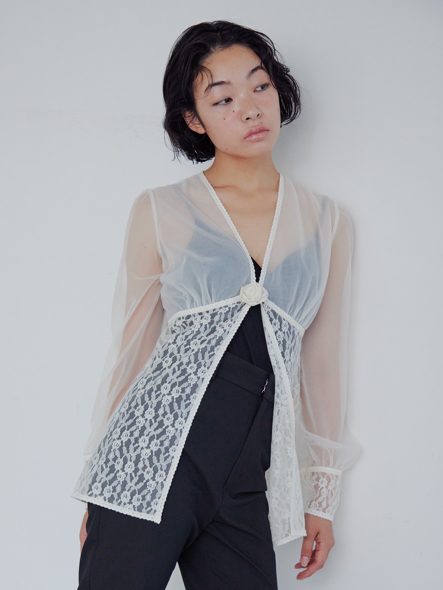 Rose sheer blouse アイボリー size:M model:161cm 富樫かなえ