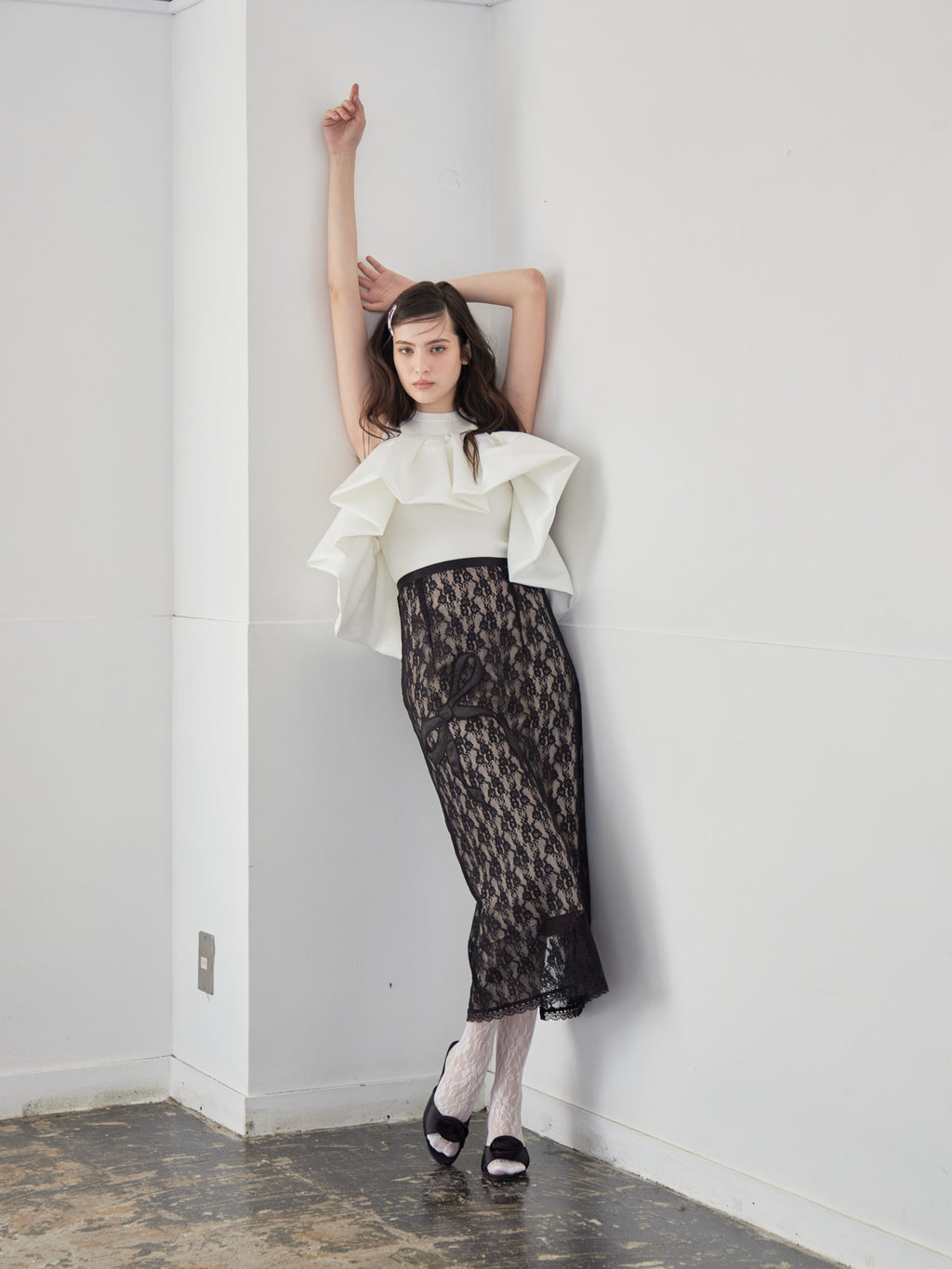 Ribbon embroidered lace tight skirt ブラック