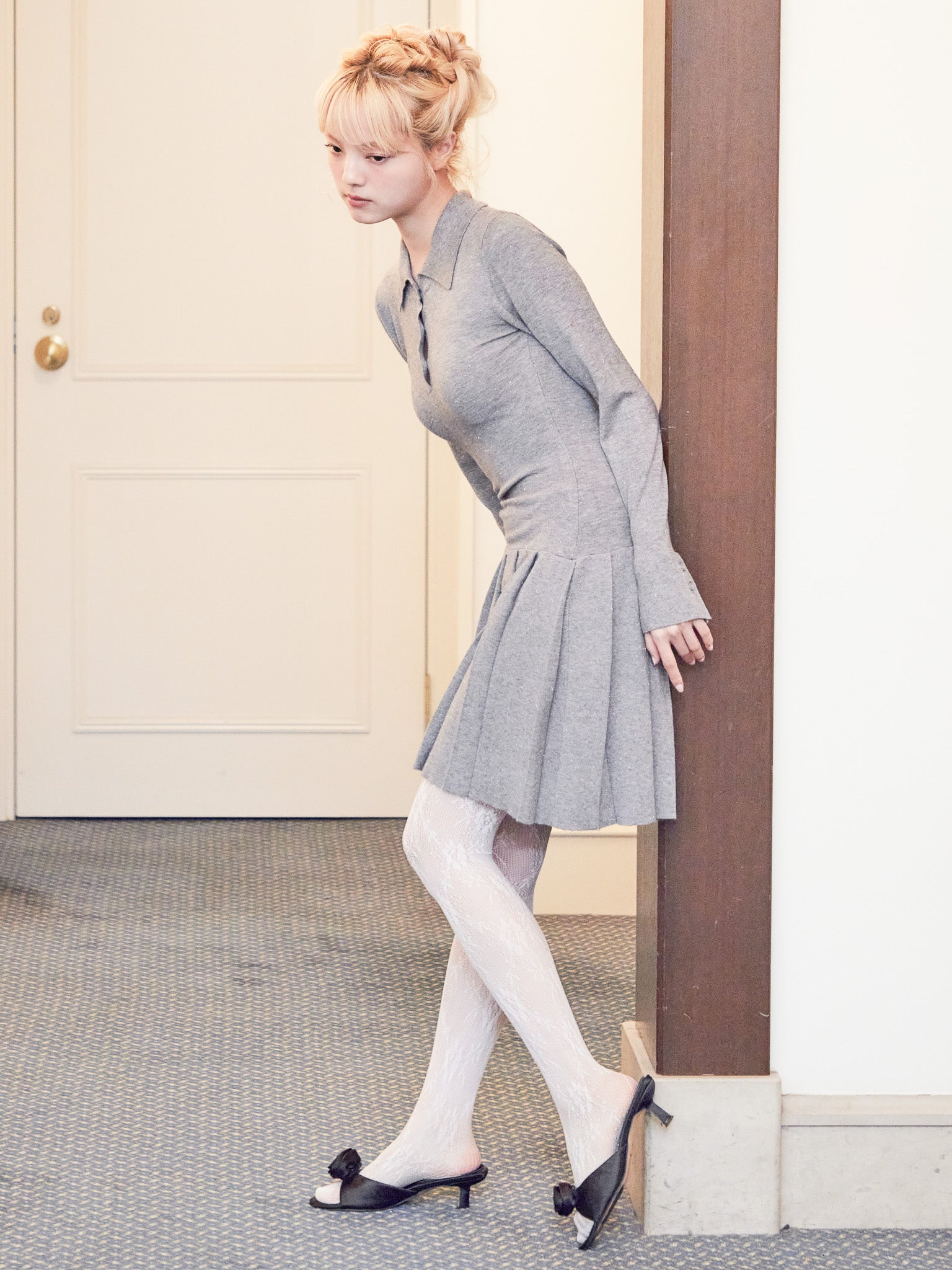 Low waist pleated glitter knit dress グレー size:M model:163cm MINAMI