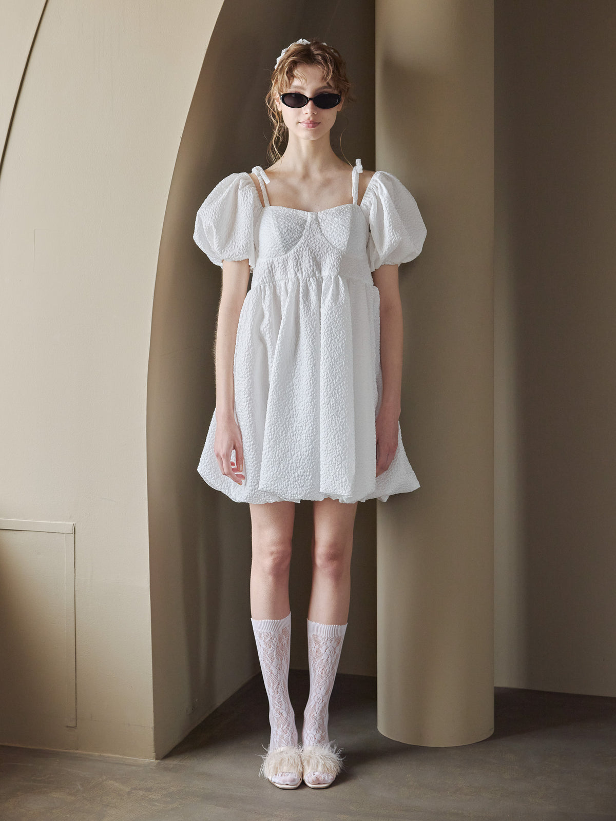 Back ribbon embossed volume mini dress ホワイト size:M model:175cm MARTA