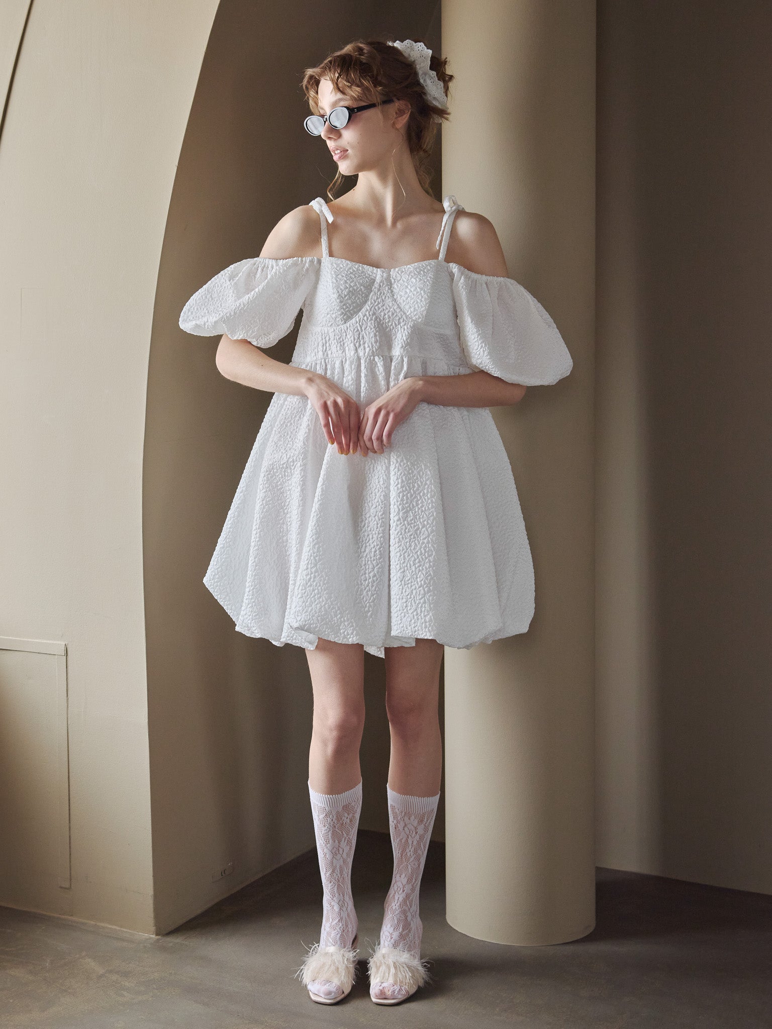 Back ribbon embossed volume mini dress ホワイト size:M model:175cm MARTA