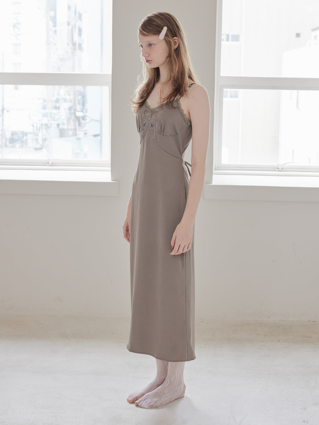Ribbon embroidered satin cami dress モカ size:M model:173cm DASHA.G