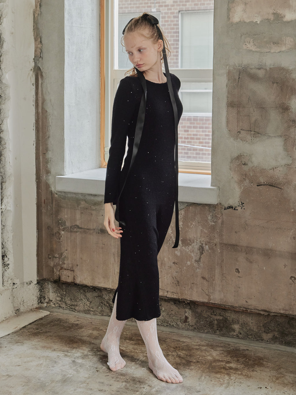 Back open shiny knit dress ブラック size:M model:173cm DASHA.G