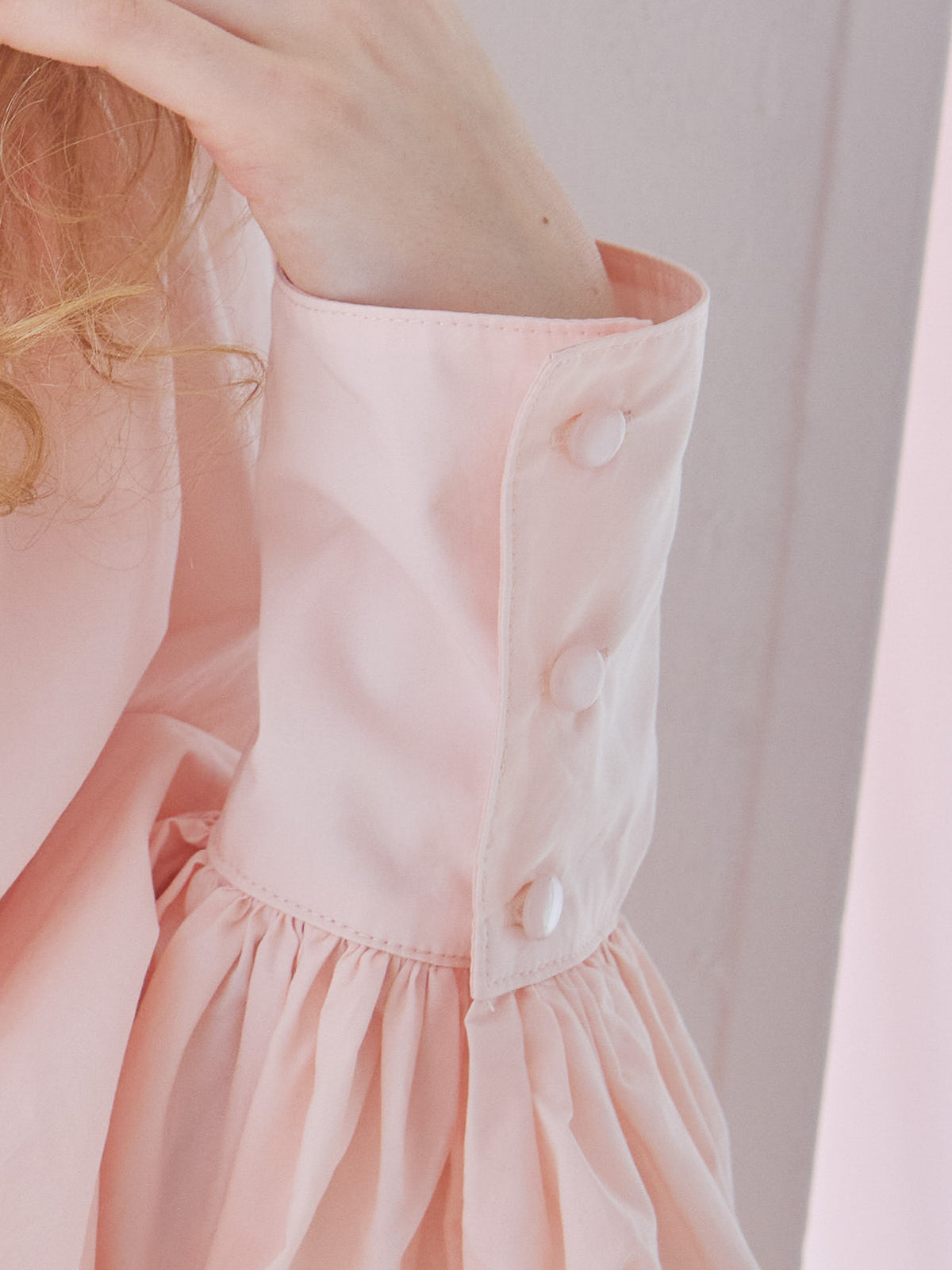 Many ribbon volume sleeve blouse ピンク size:M model:173cm Olesia
