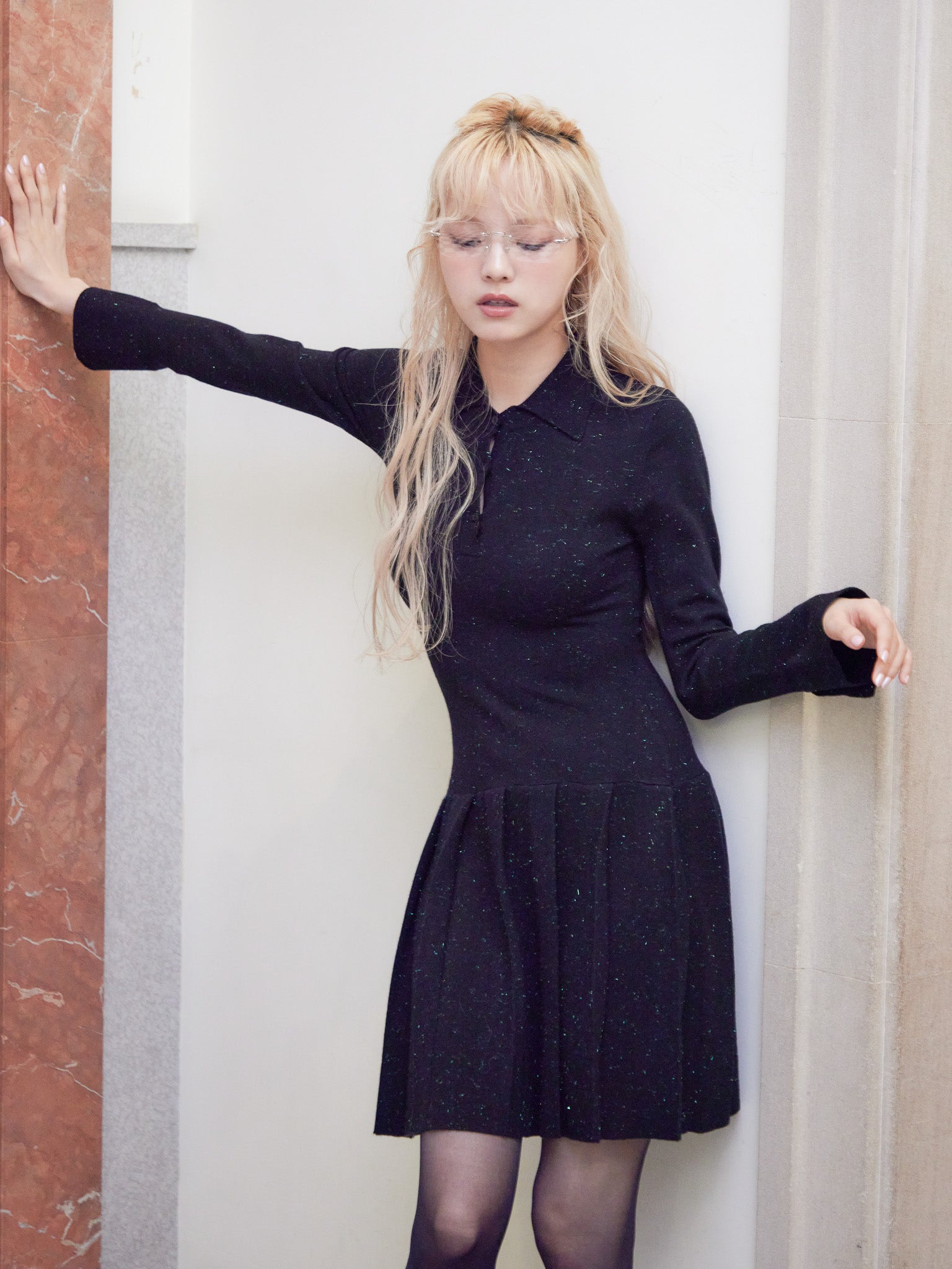 Low waist pleated glitter knit dress ブラック size:M model:163cm MINAMI