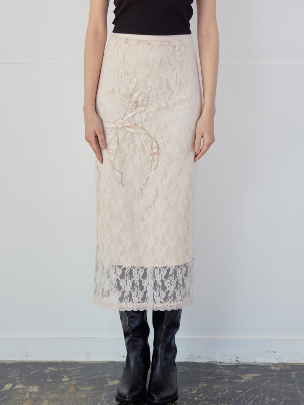 Ribbon embroidered lace tight skirt ピンク