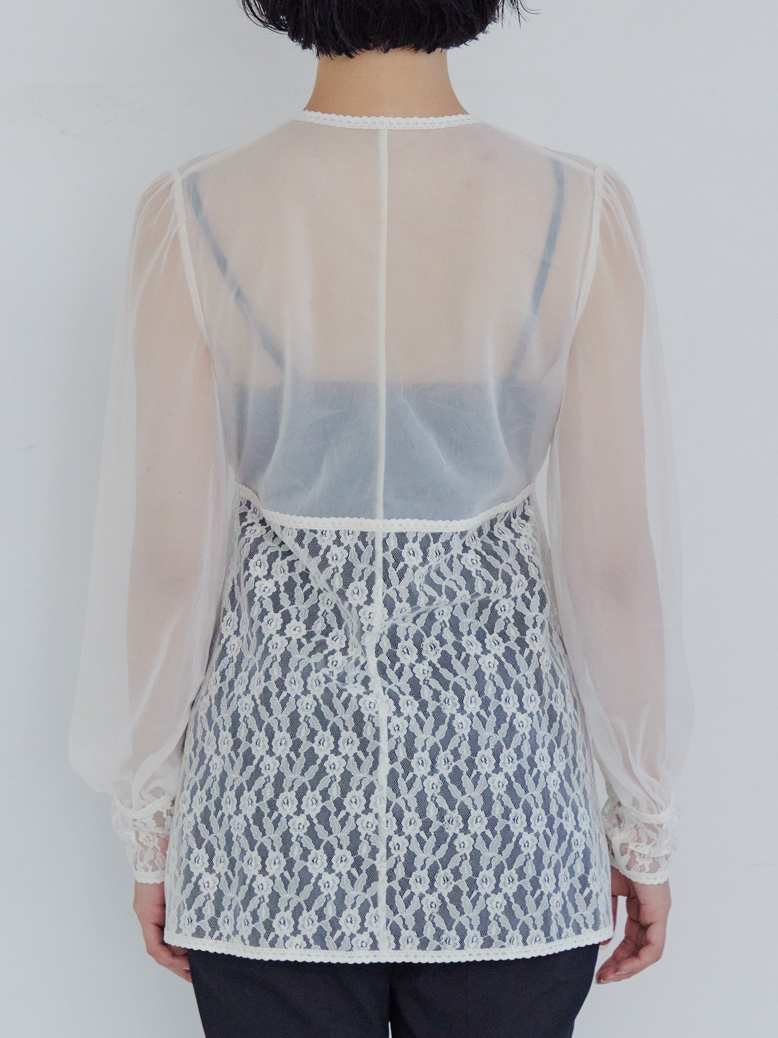Rose sheer blouse アイボリー size:M model:161cm 富樫かなえ
