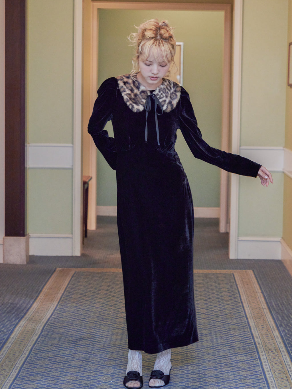 Ribbon embroidered velour dress & tippet ブラック size:M model:163cm MINAMI