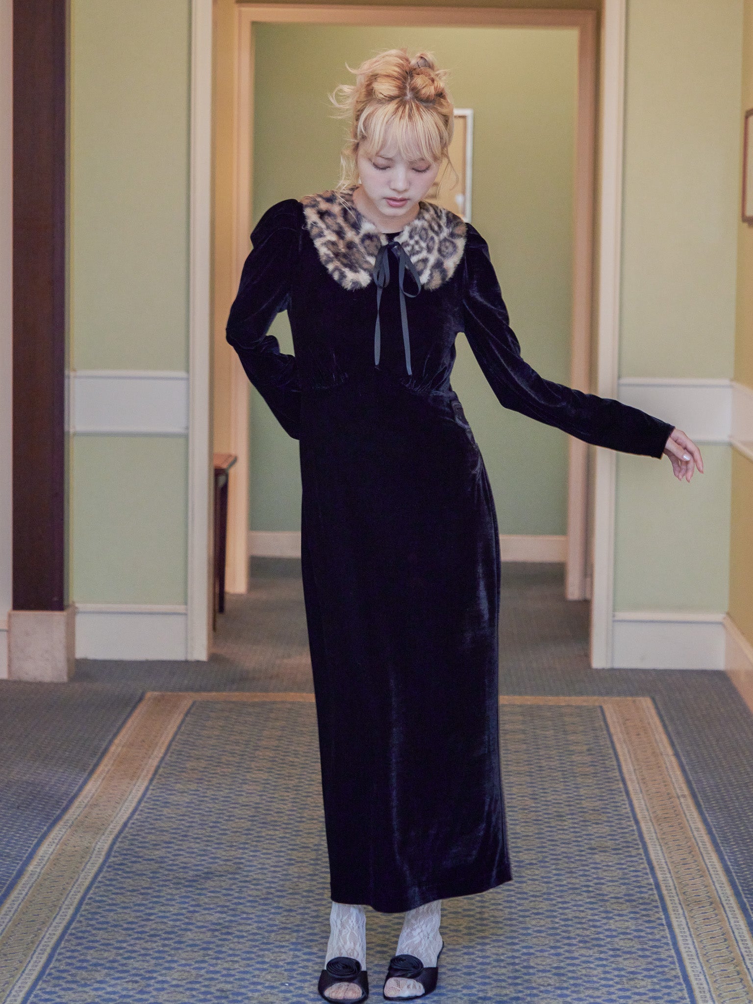 Ribbon embroidered velour dress & tippet ブラック size:M model:163cm MINAMI