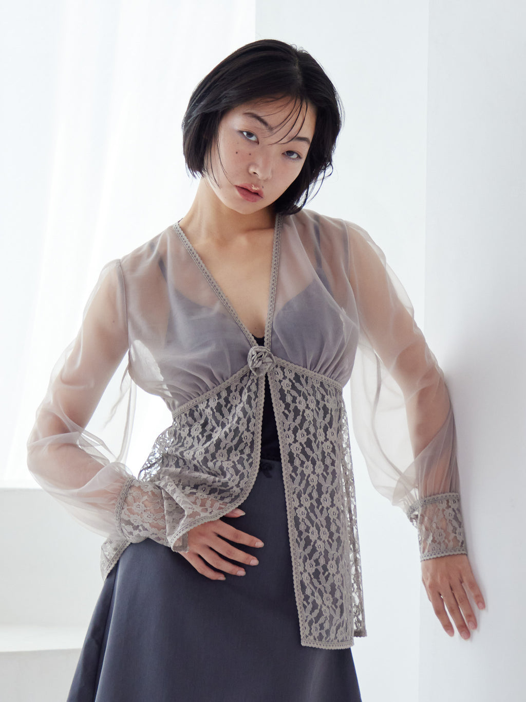 Rose sheer blouse グレー size:M model:161cm 富樫かなえ