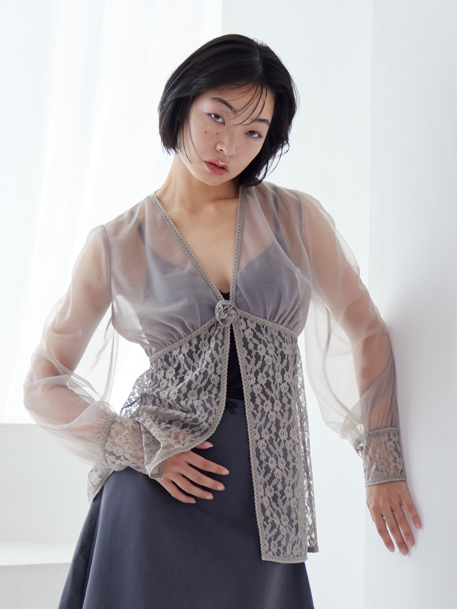 Rose sheer blouse グレー size:M model:161cm 富樫かなえ
