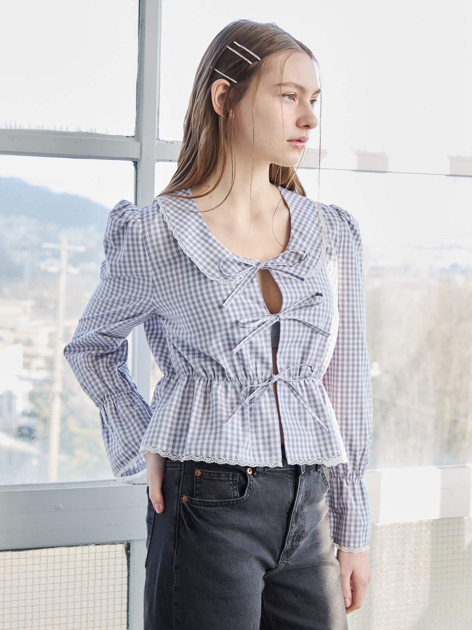 Front ribbon blouse グレー size:M model:171cm ANIUTA