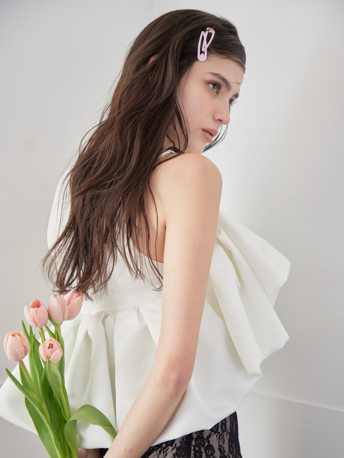 Voluminous frill knit top