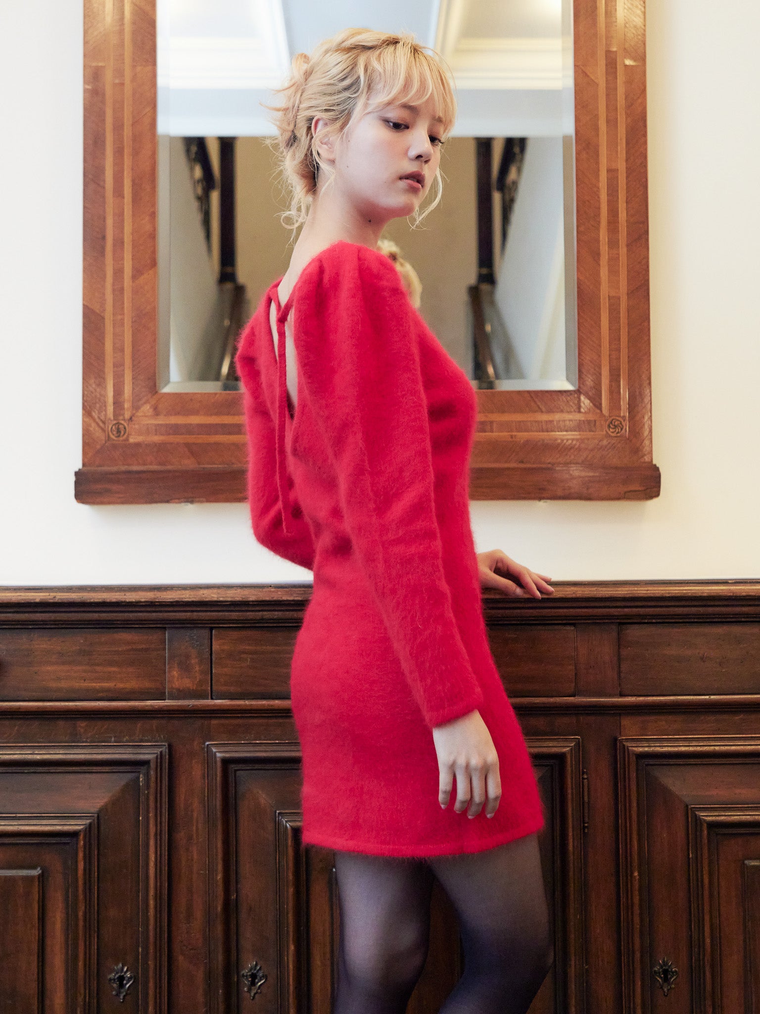 Back open shaggy knit mini dress レッド size:M model:163cm MINAMI
