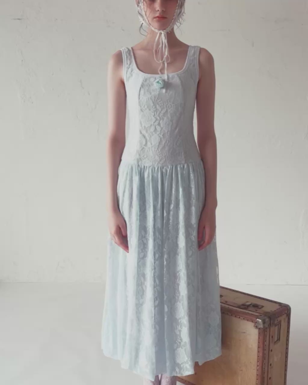 Low switching rose lace dress