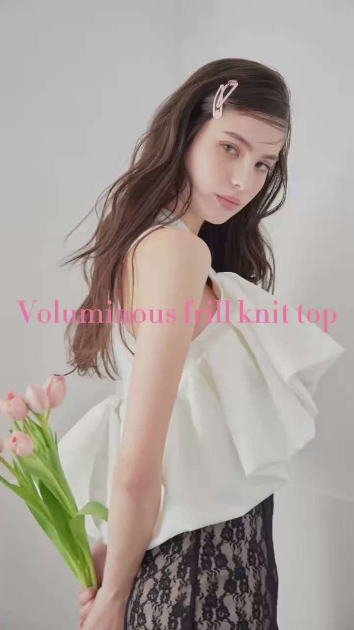 Voluminous frill knit top