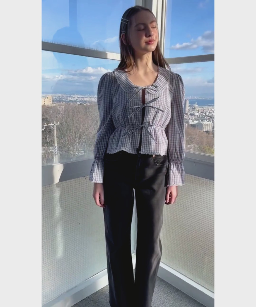 Front ribbon blouse