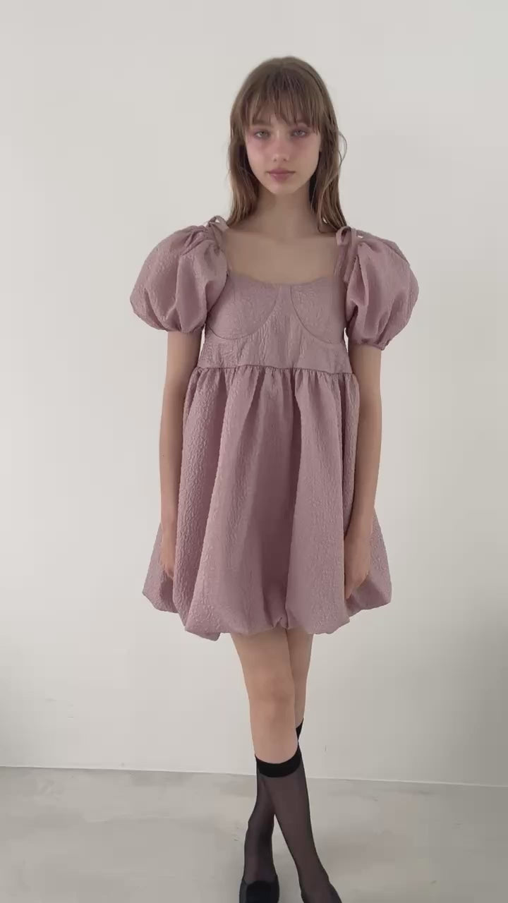Back ribbon embossed volume mini dress