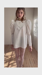 Tulip embroidered volume sleeve blouse