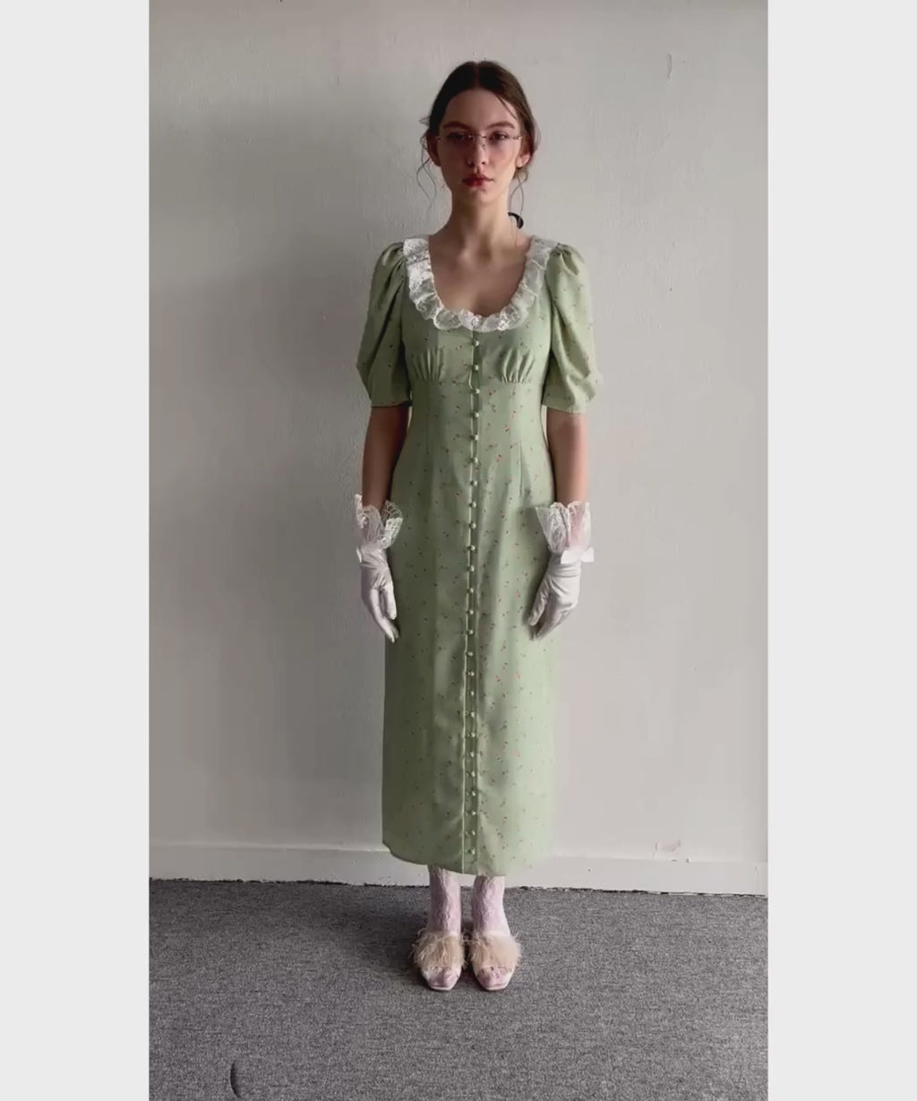 Decollete lace dress