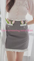 Lace trimming mini skirt