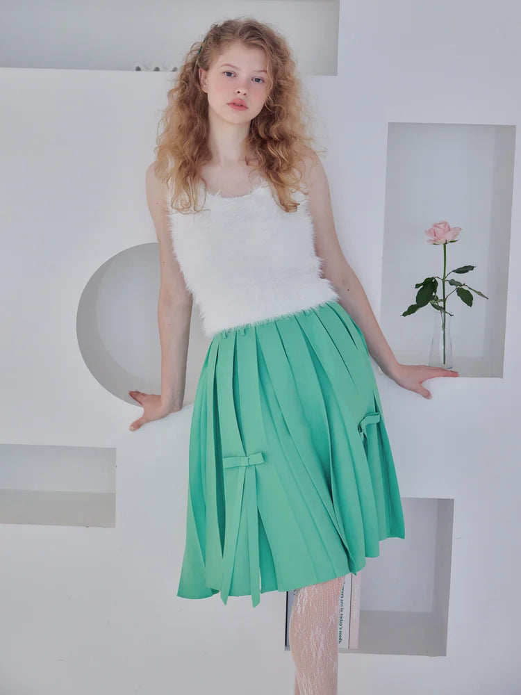 Ribbon slit pleated skirt look