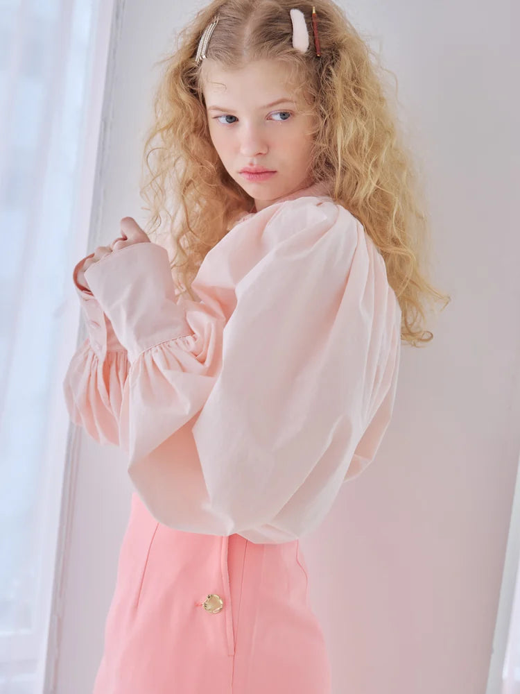 Many ribbon volume sleeve blouse look