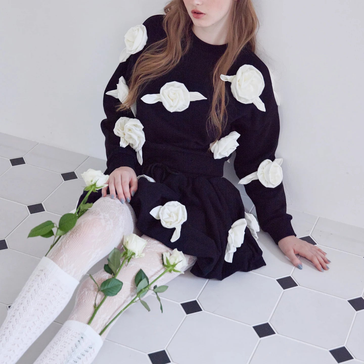 Many rose sweat top / balloon skirt black