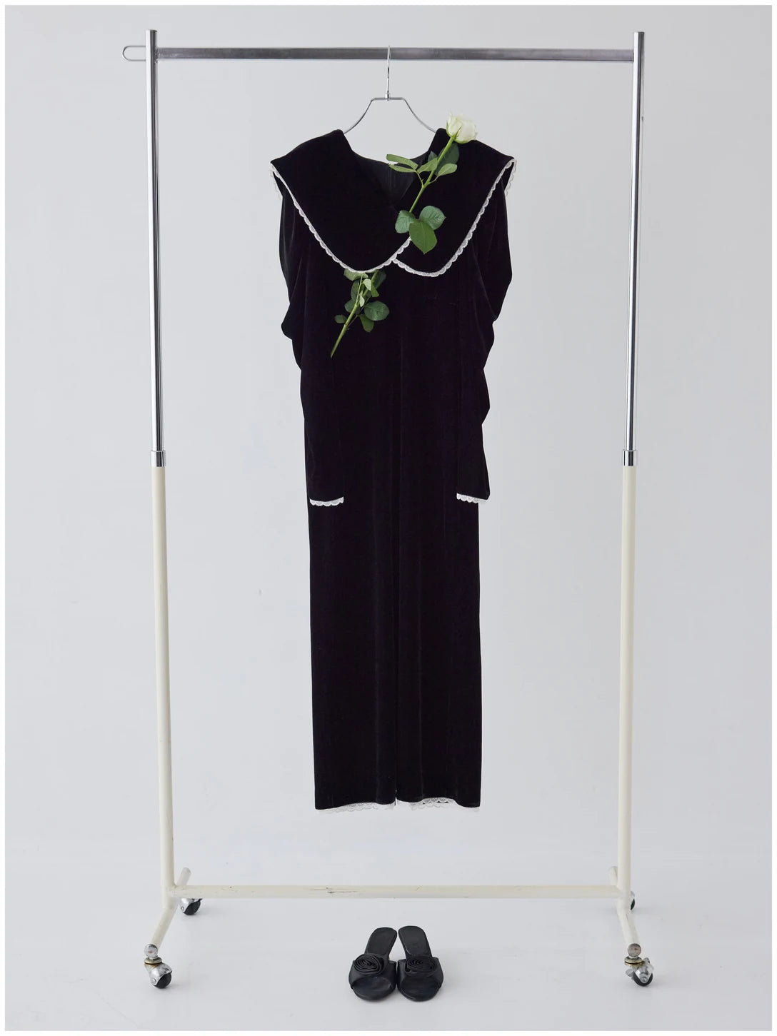 Lace trim velvet dress black